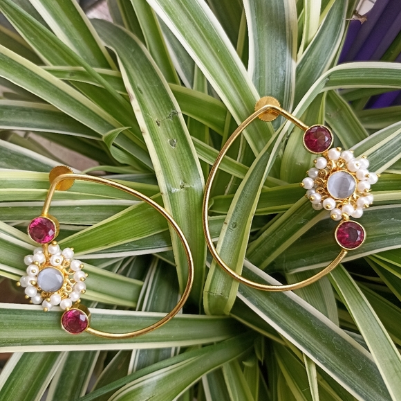 Handmade contemporary gold platted stone studded earrings - Picture 3 of 9